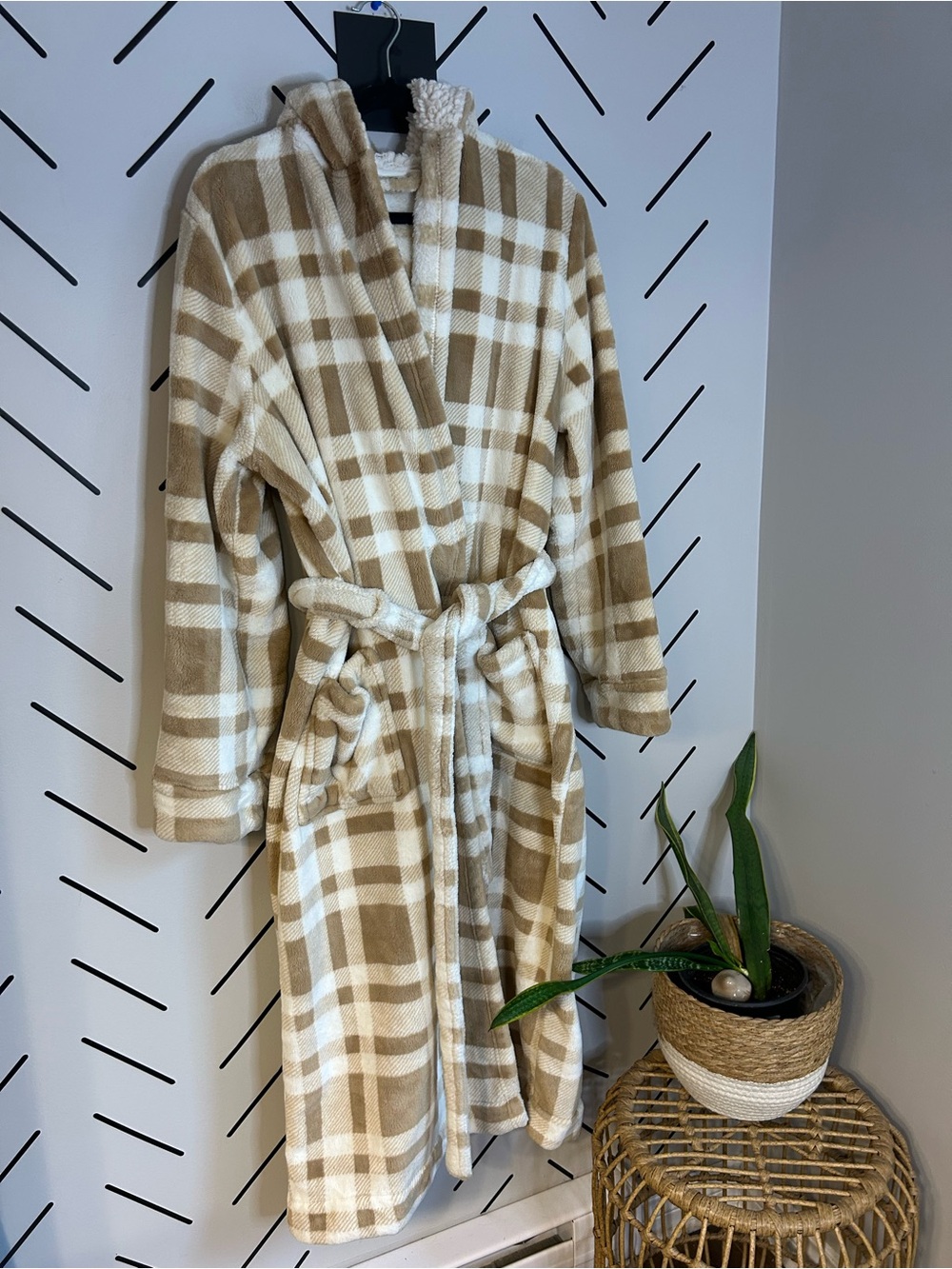 L.l. Bean women’s wicked plush robe plaid